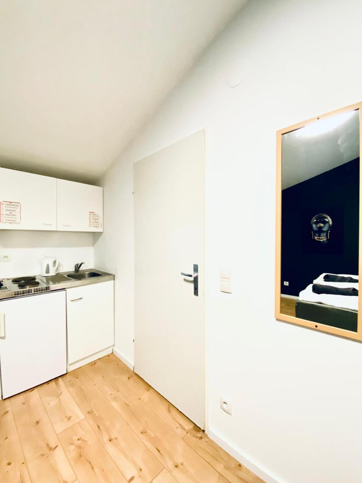 8 Fully Equipped Studio Shared Apt W Terrace Margareten Vienna Exterior photo
