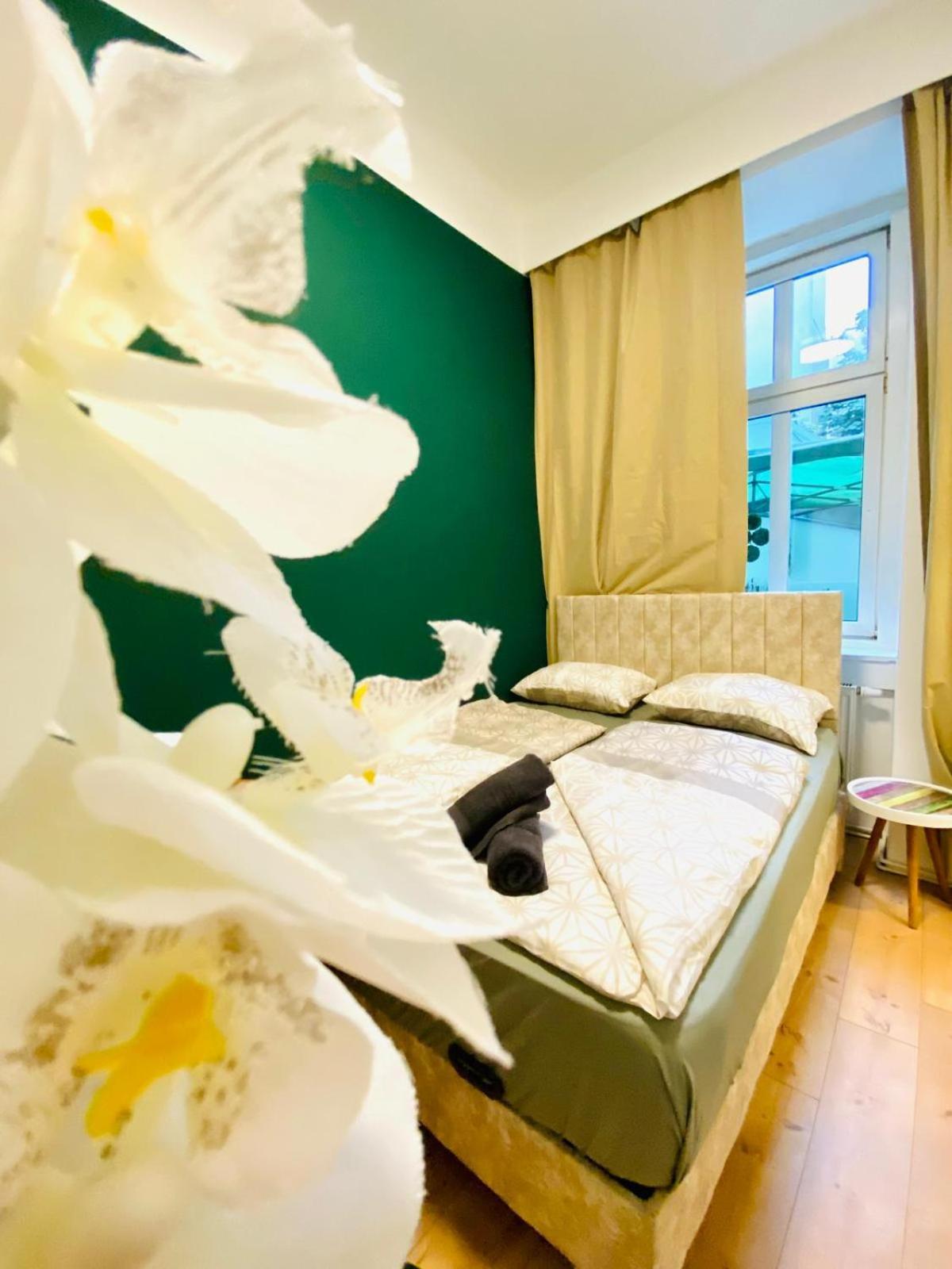 8 Fully Equipped Studio Shared Apt W Terrace Margareten Vienna Exterior photo