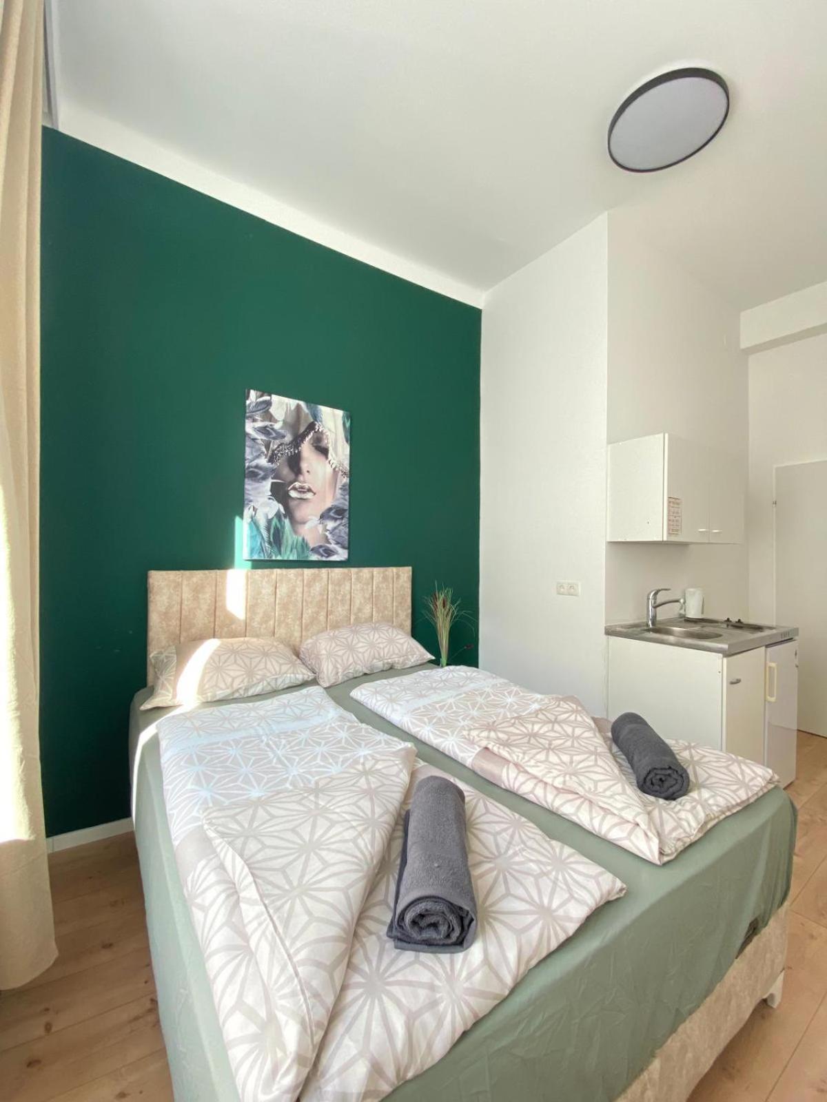 8 Fully Equipped Studio Shared Apt W Terrace Margareten Vienna Exterior photo