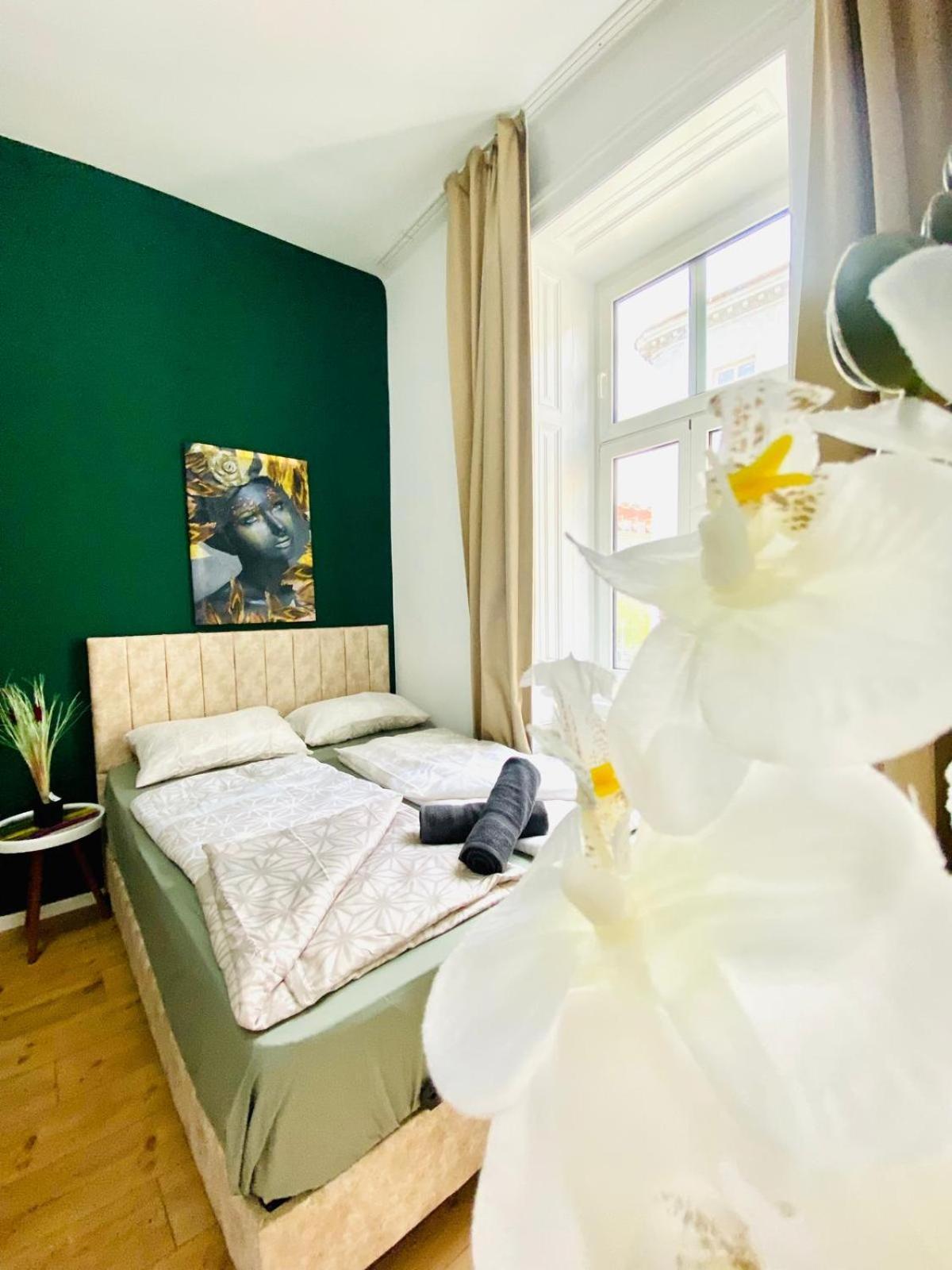 8 Fully Equipped Studio Shared Apt W Terrace Margareten Vienna Exterior photo