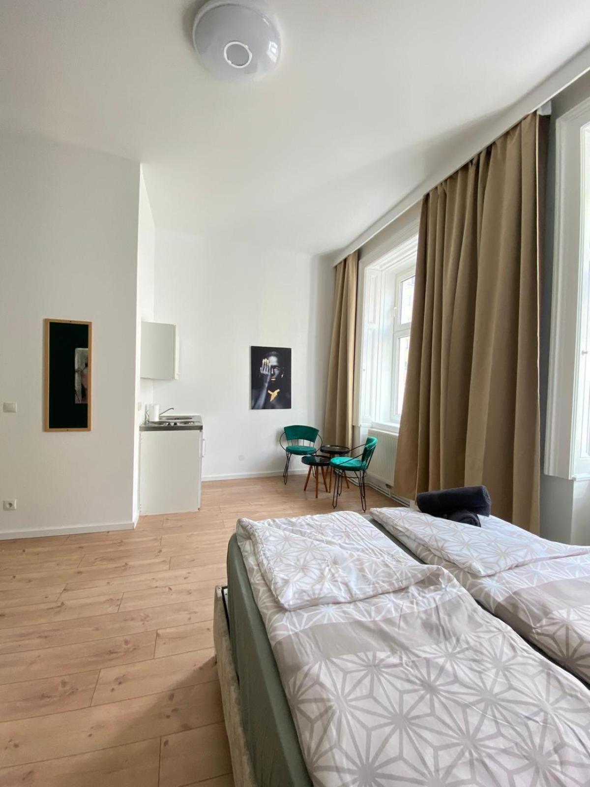 8 Fully Equipped Studio Shared Apt W Terrace Margareten Vienna Exterior photo