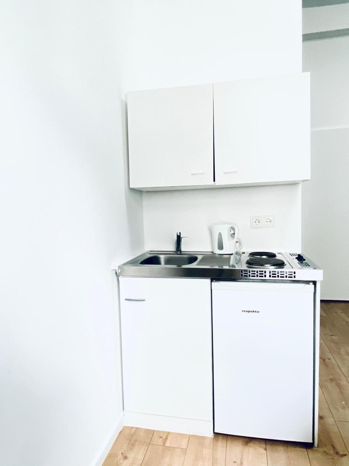 8 Fully Equipped Studio Shared Apt W Terrace Margareten Vienna Exterior photo