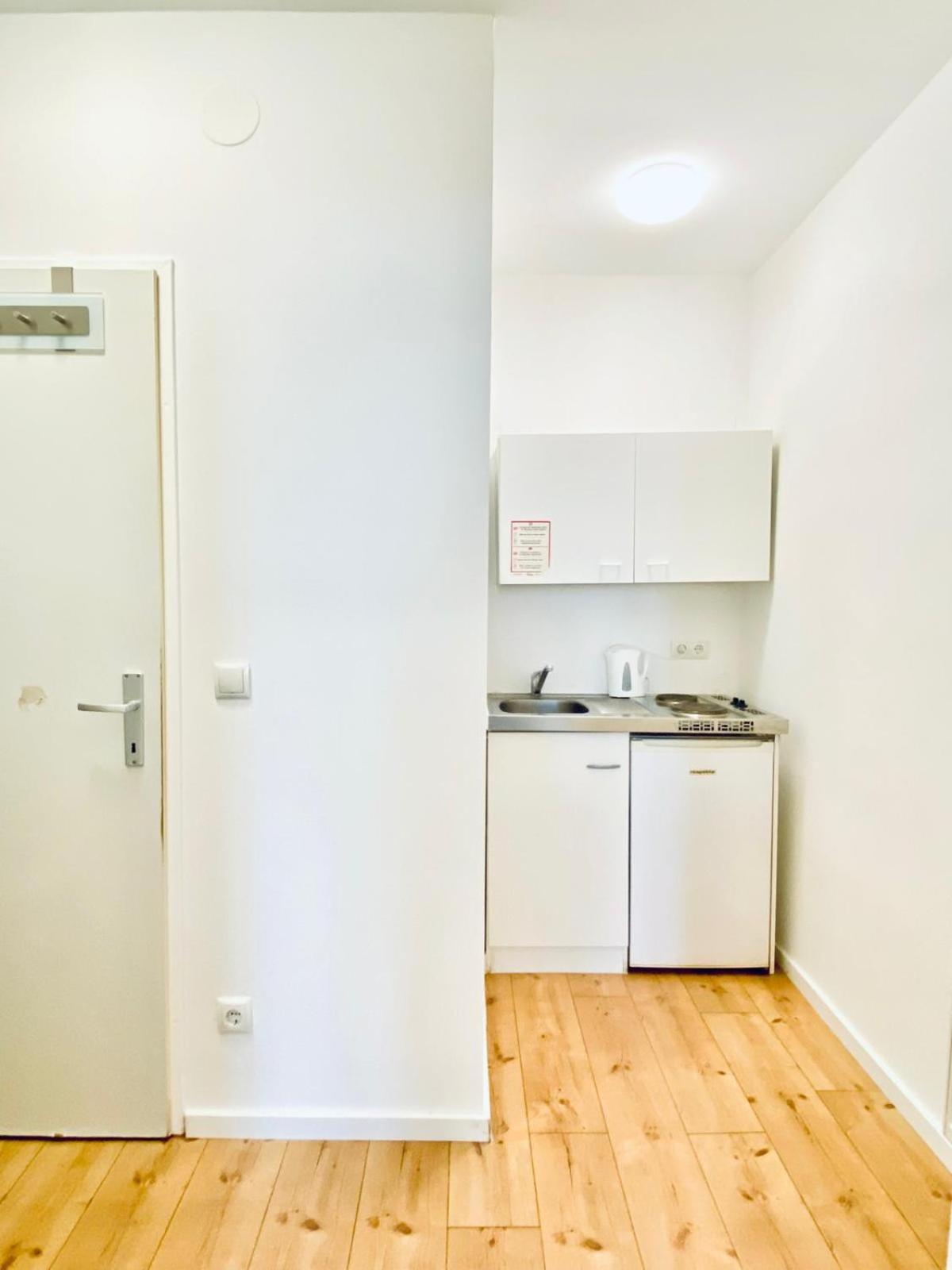 8 Fully Equipped Studio Shared Apt W Terrace Margareten Vienna Exterior photo